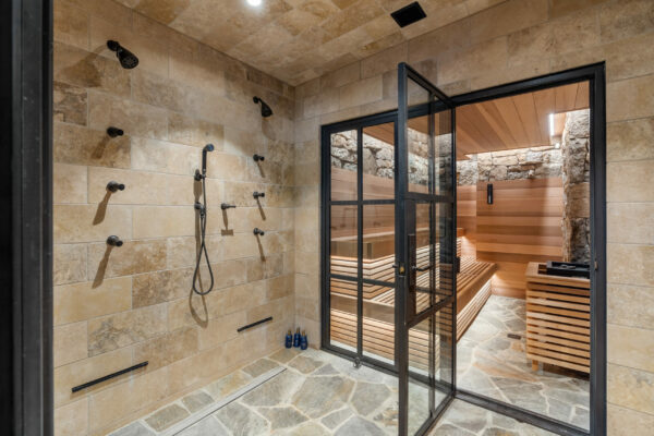 Sauna & shower