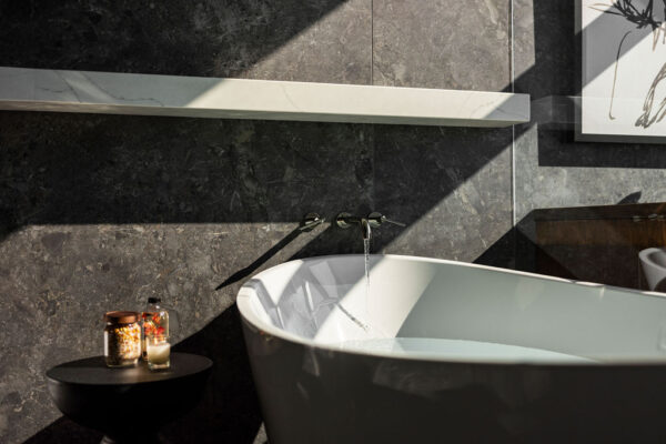 luxury bathtube