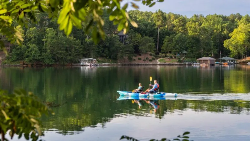 Kayaking at the cliffs of keowee springs