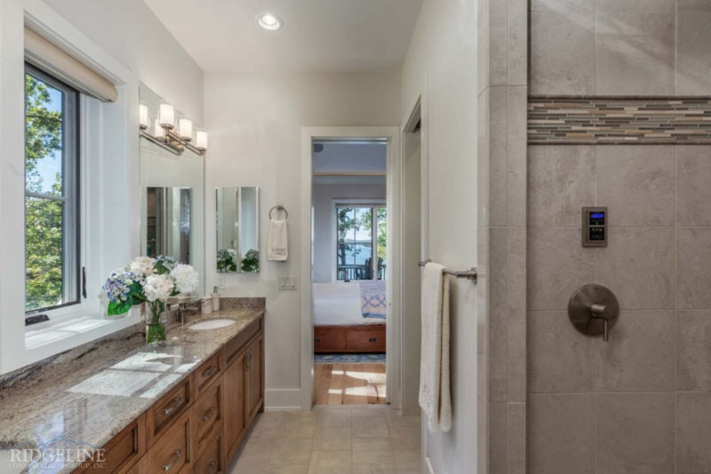 luxury bathroom with details