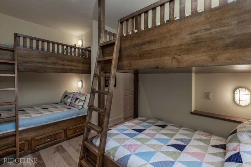 bunkbeds with geometric bedding